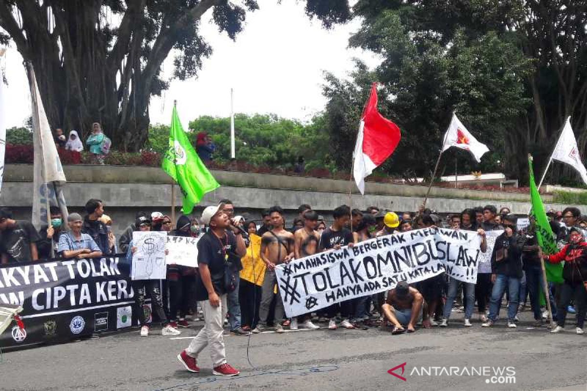 Mahasiswa dan buruh Temanggung tolak RUU Omnibus Law