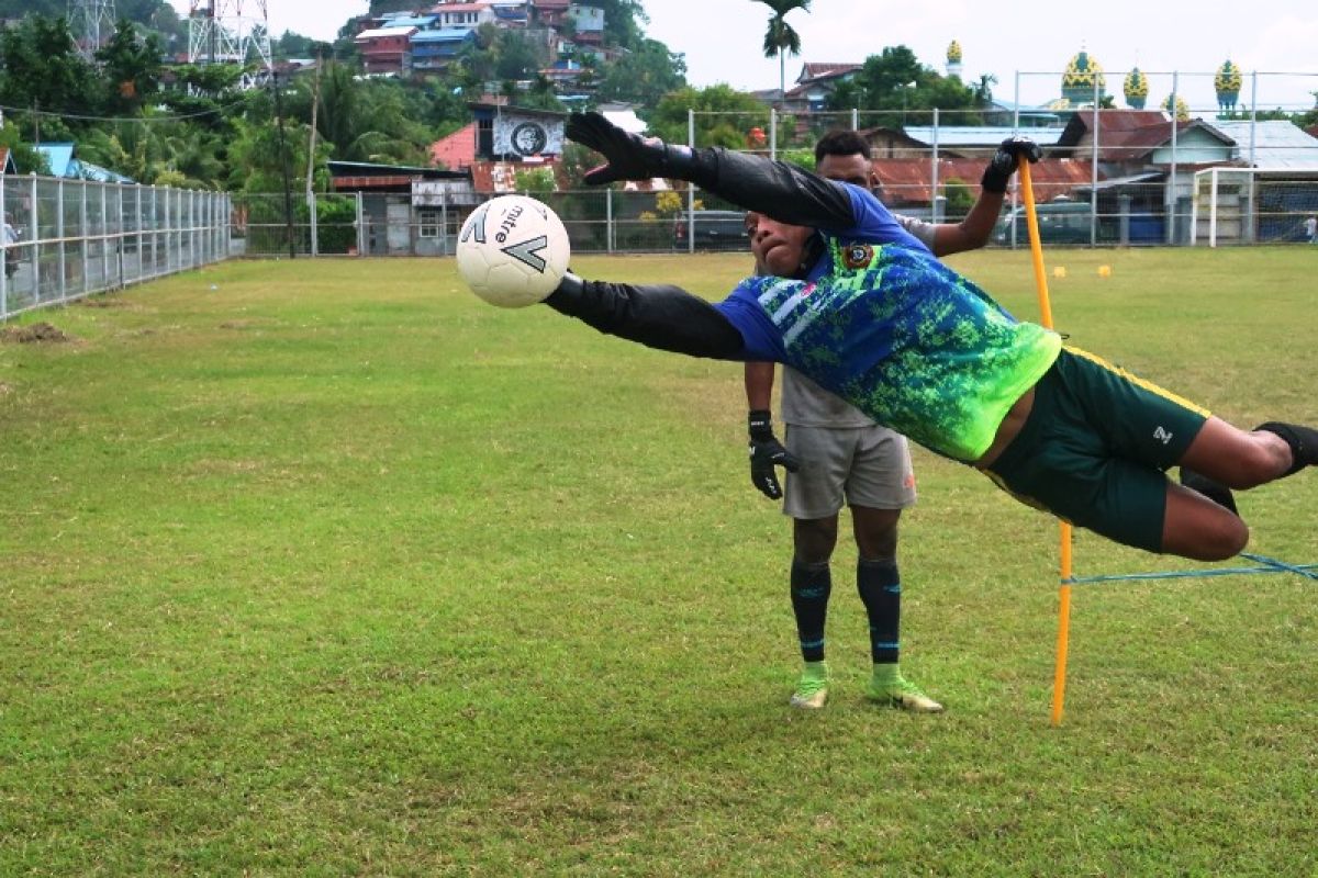 Pemain Persewar Waropen perkuat serangan bermain