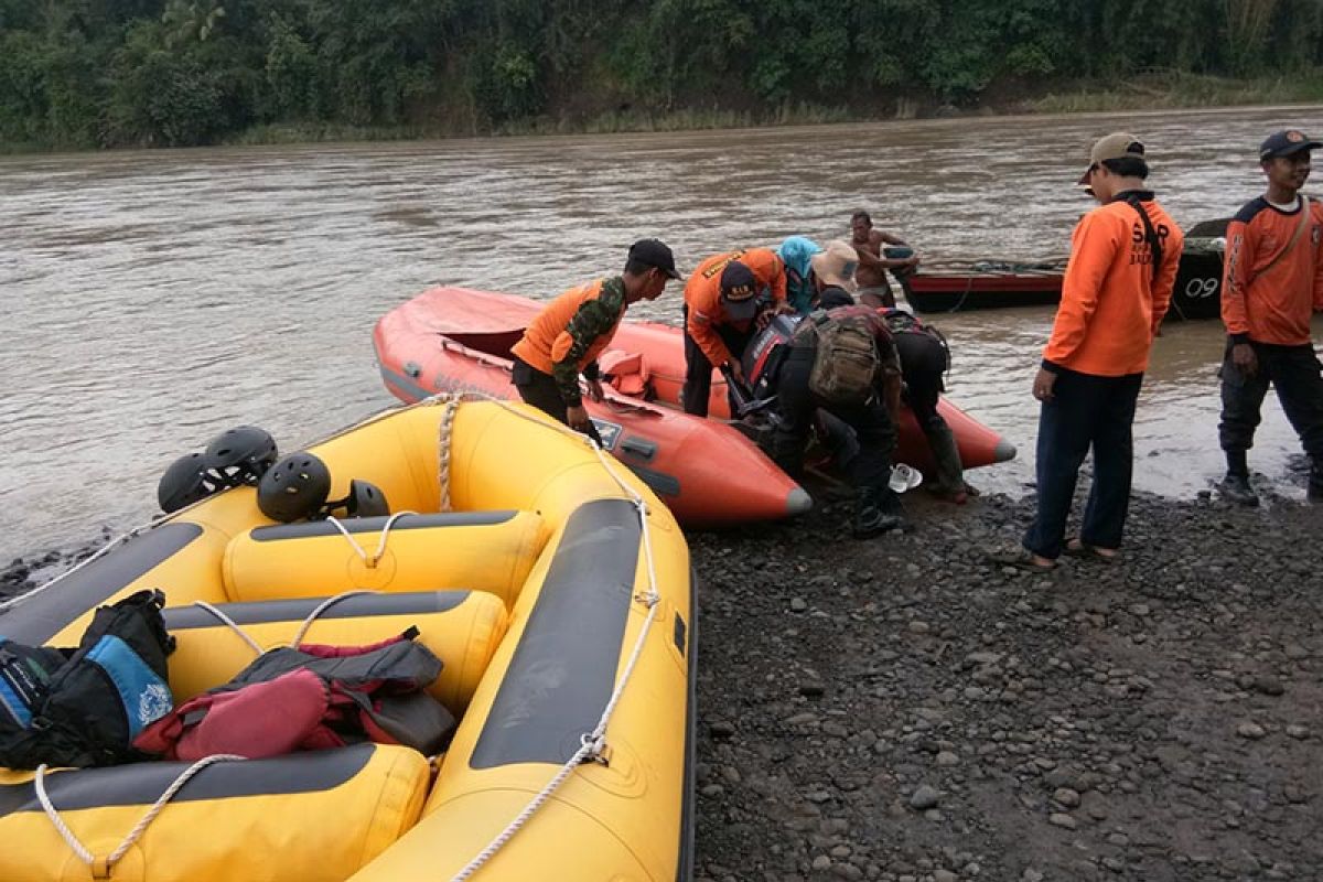 Baju tergeletak di tepi Sungai Serayu, penderita epilepsi diduga hanyut terbawa arus