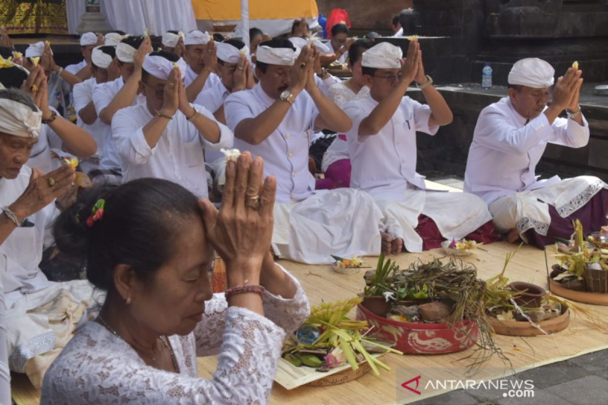 Badung lakukan ritual mohon terhindar virus dan penyakit