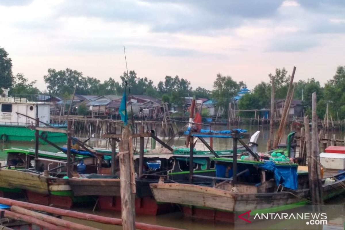 Nelayan udang belalang di Tanjabbar masih vakum