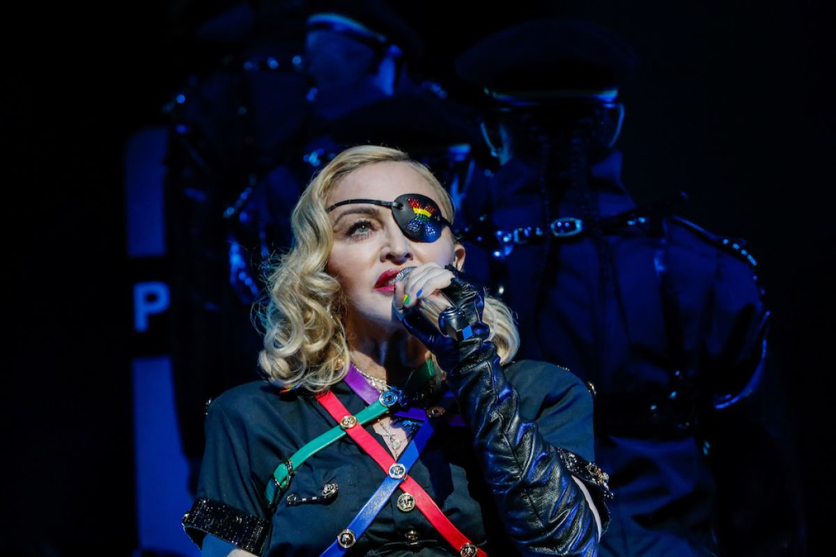 Madonna batalkan sisa konser di Paris akibat virus corona