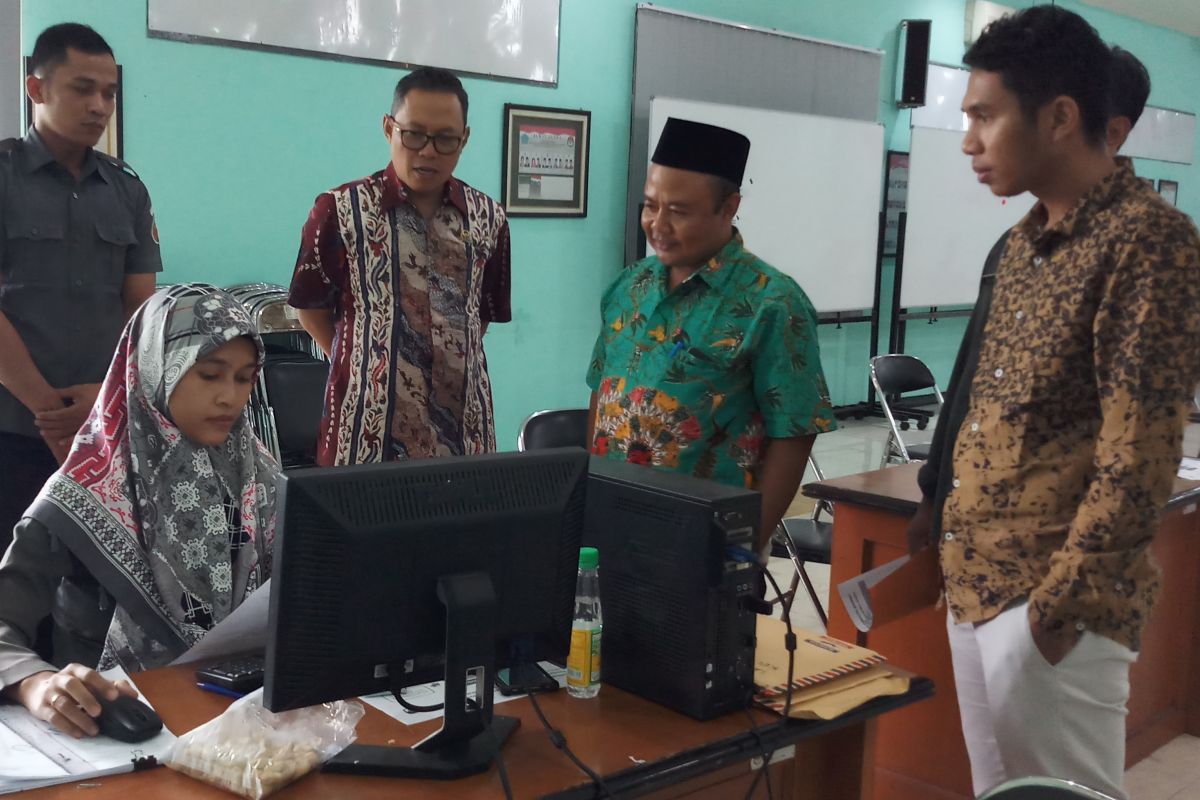 Sambangi KPU dan Bawaslu Sidoarjo, anggota DPD RI pastikan kesiapan pilkada