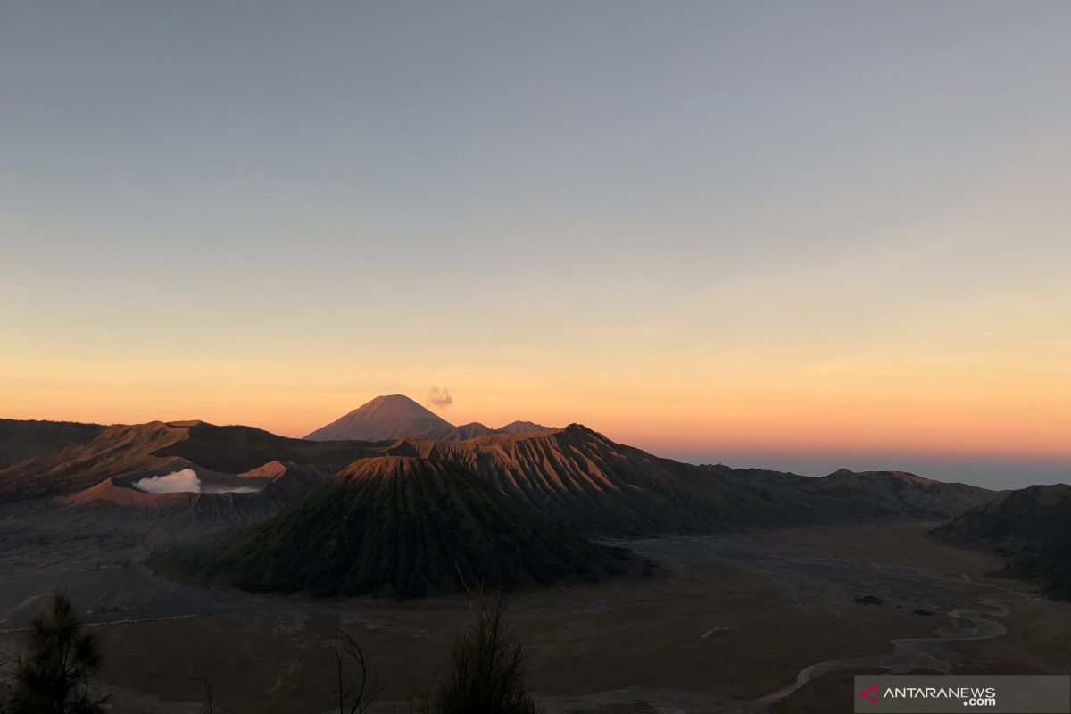 Saat Hari Raya Nyepi, kawasan wisata Gunung Bromo ditutup total