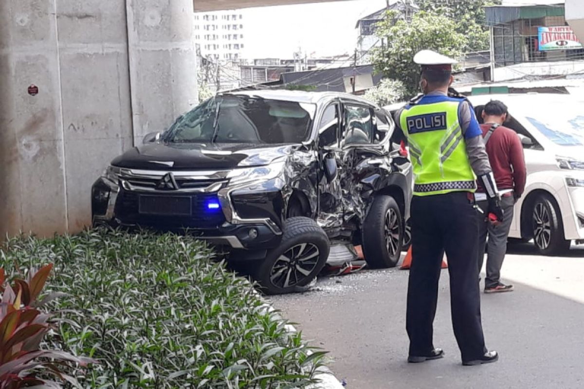 Kendaraan istri Wakalemdiklat Polri alami kecelakaan di Jaksel