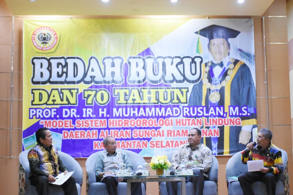 ULM bedah buku Prof Ruslan yang purna tugas