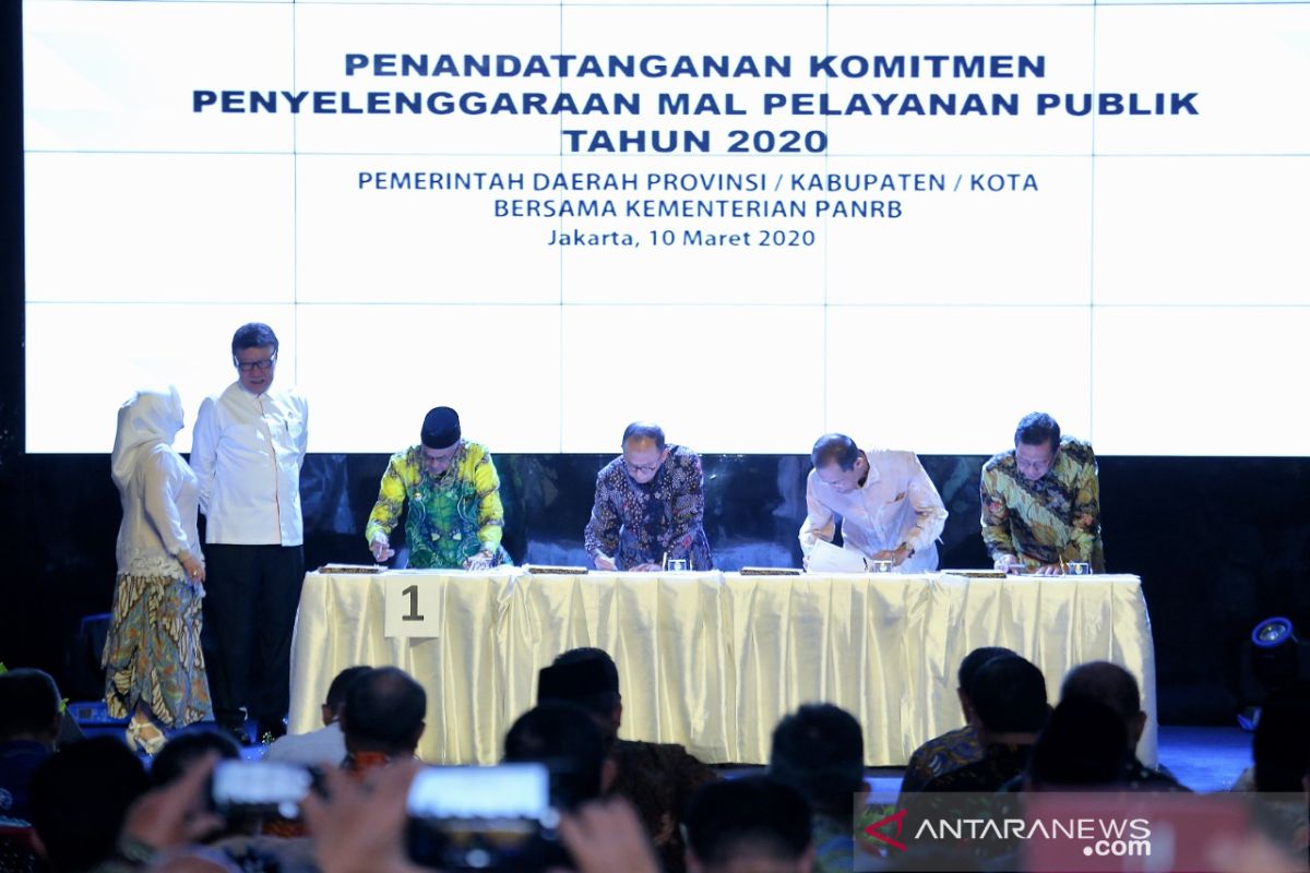 Bupati tandatangani komitmen pelayanan publik bersama Kemen PAN-RB