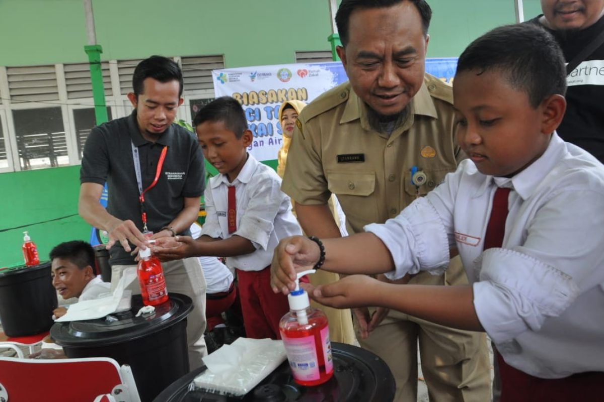 Rumah Zakat dan Dinkes Pontianak gelar latihan cuci tangan cegah  COVID-19