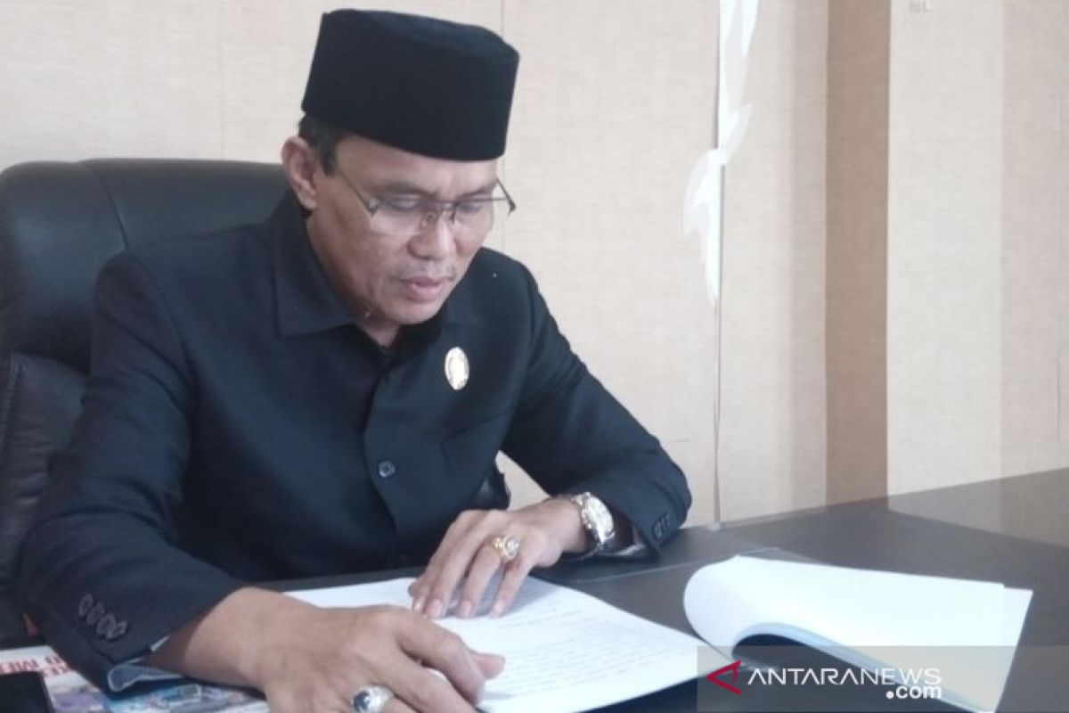 Ketua DPRD Penajam minta warga tenang sikapi COVID-19