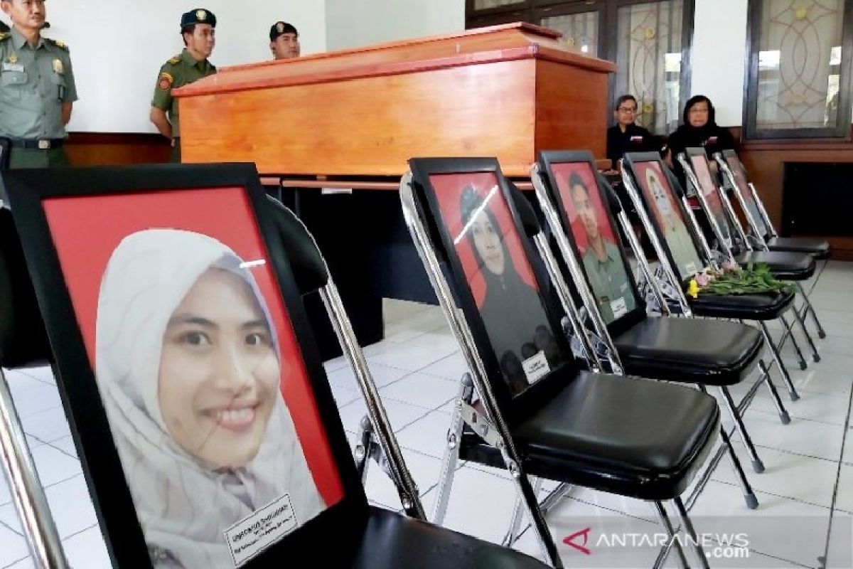 Menteri LHK Siti Nurbaya lepas jenazah stafnya di Palangka Raya