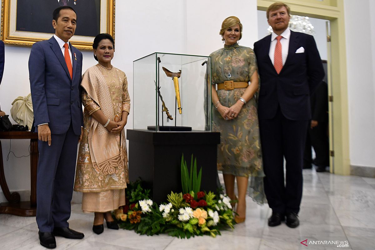 Raja dan Ratu Belanda kembalikan keris Pangeran Diponegoro pada Presiden Jokowi
