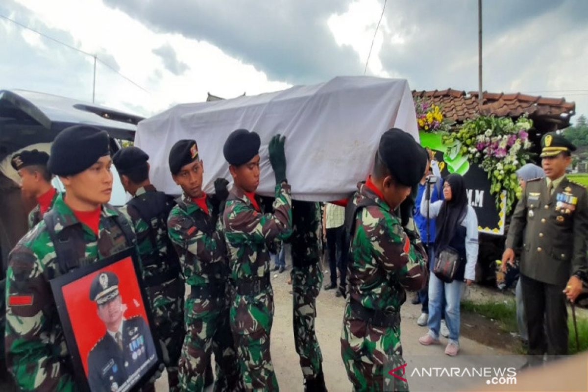 Pangdam Diponegoro pimpin upacara pemakaman Dandim Kuala Kapuas