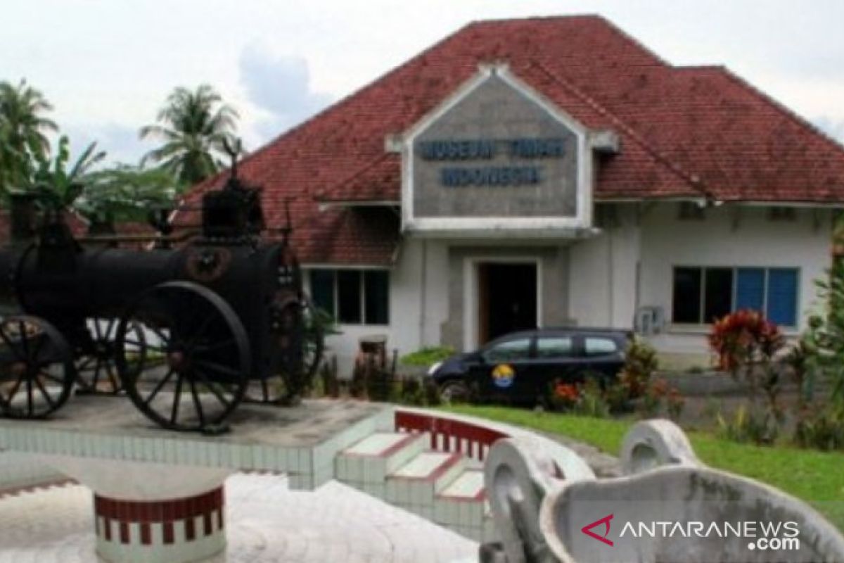 Ratusan siswa SMP Kartini Batam kunjungi Museum Timah Indonesia
