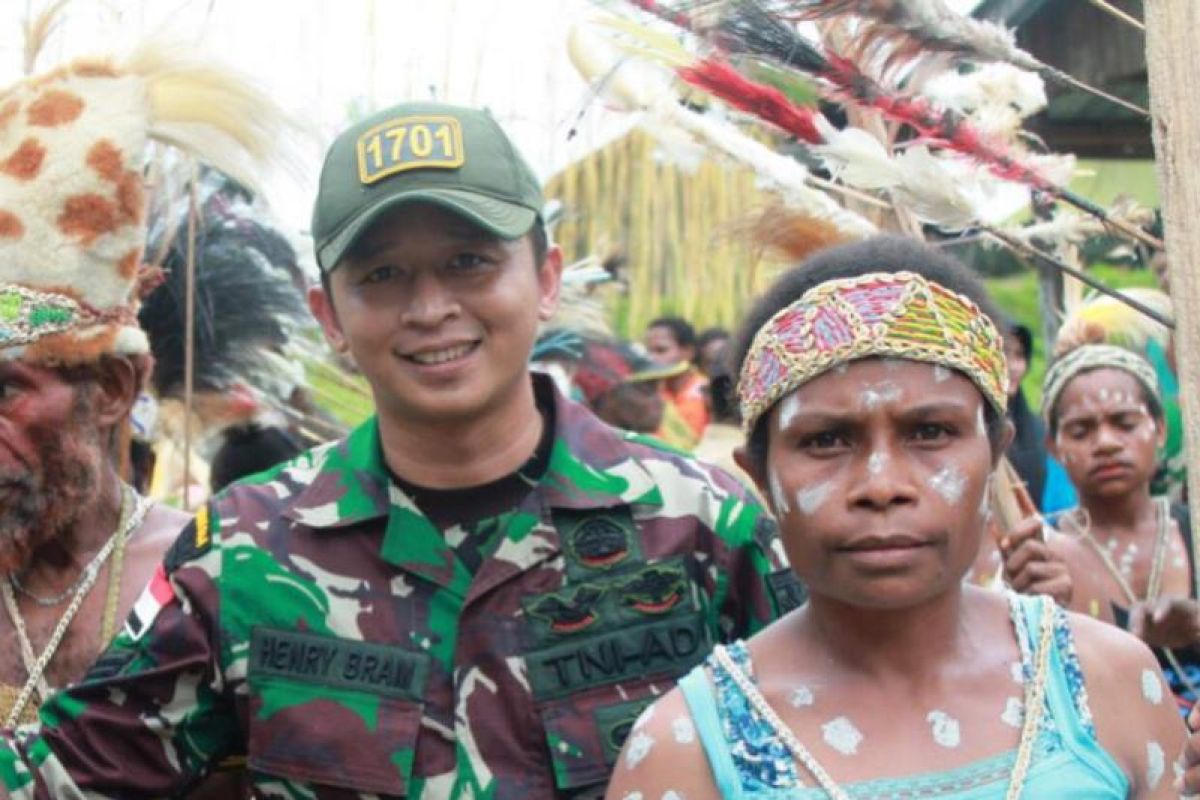 Serka Hendry tak trauma  mengantar logistik TMMD di kampung Kibay