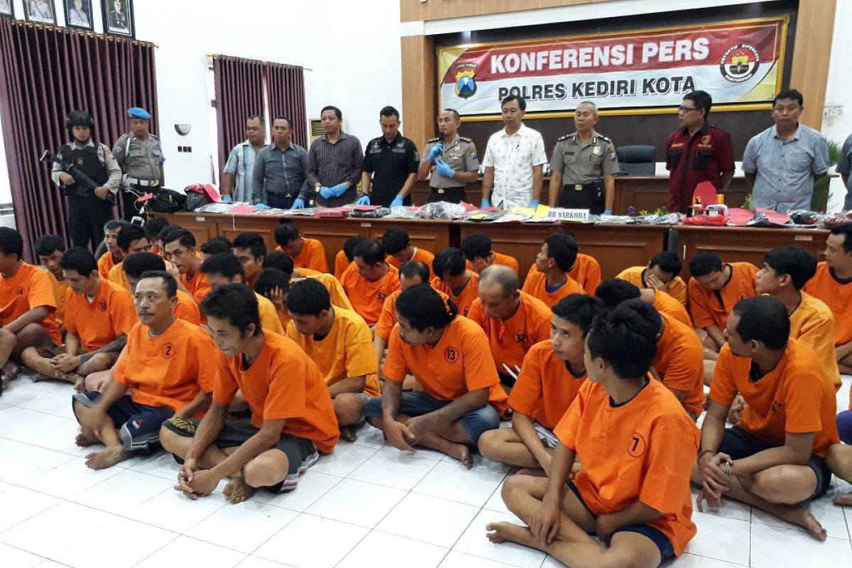 Polisi Kediri ungkap modus baru penjualan obat di kalangan pelajar