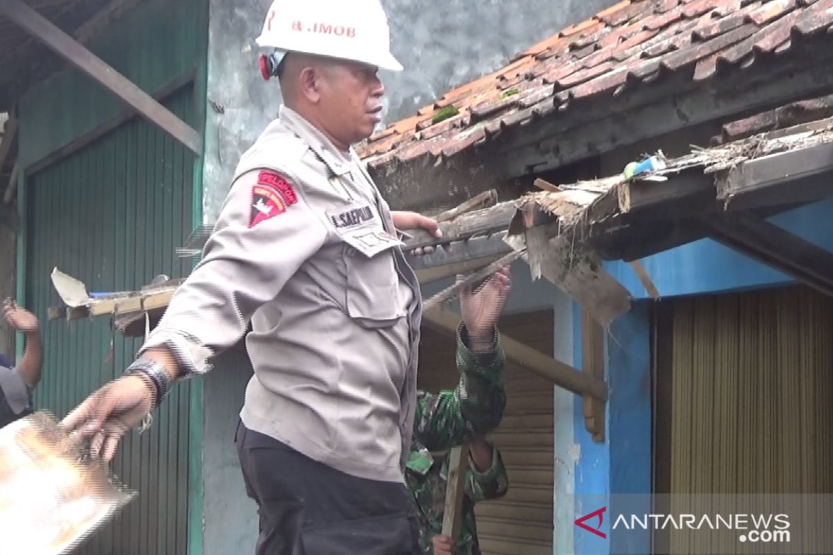 Ratusan personel keamanan disiagakan di lokasi terdampak gempa