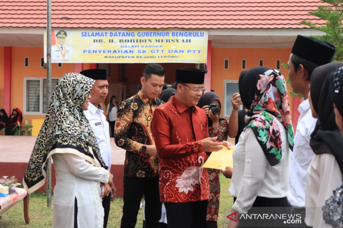 Gubernur Bengkulu janji naikan gaji pegawai honorer