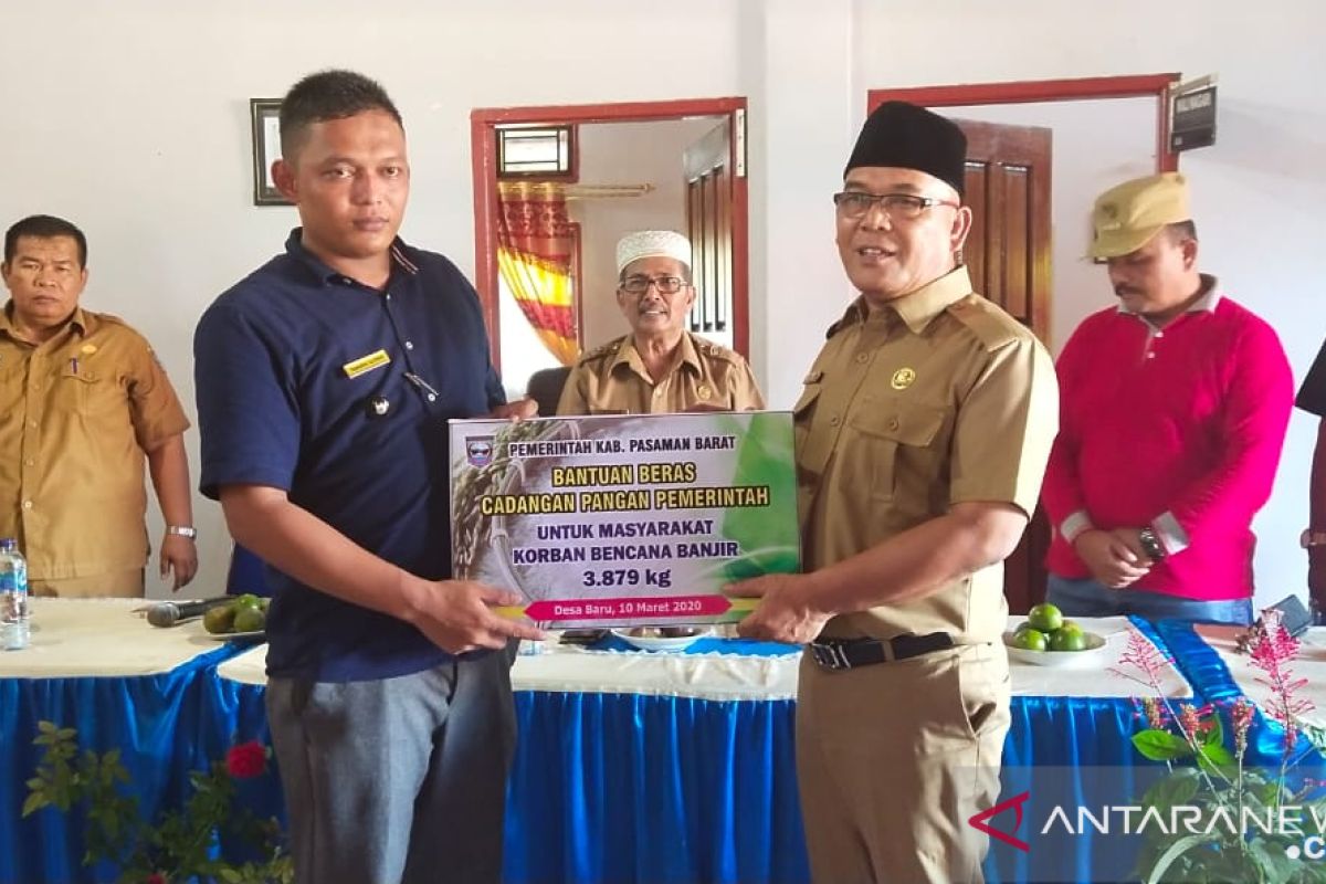 3,8 ton beras disalurkan ringankan petani gagal panen akibat banjir di Pasaman Barat