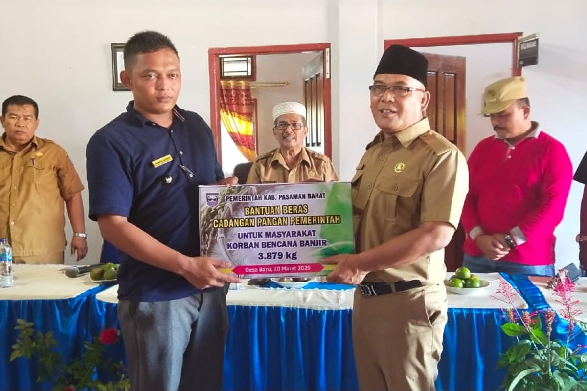 Petani gagal panen di Pasaman Baat akibat banjir peroleh bantuan beras