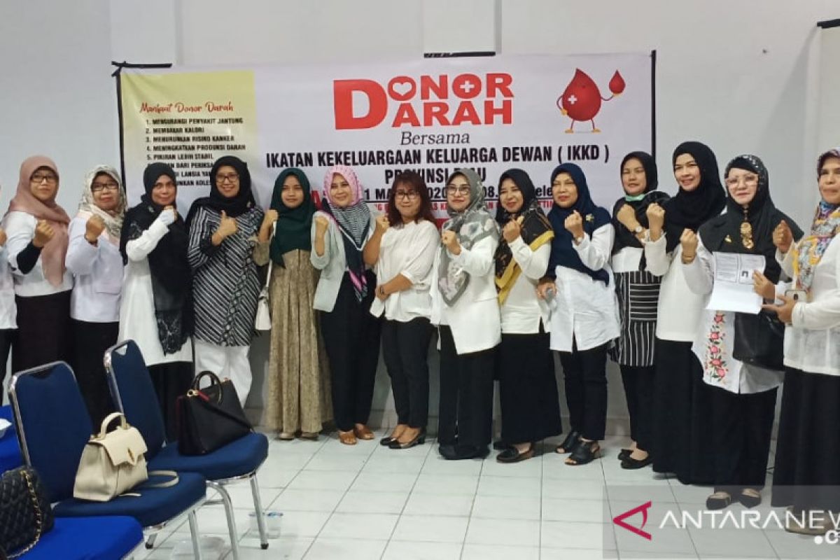 Target kumpulkan 30 kantong darah, Ikatan Keluarga DPRD Riau gelar donor darah