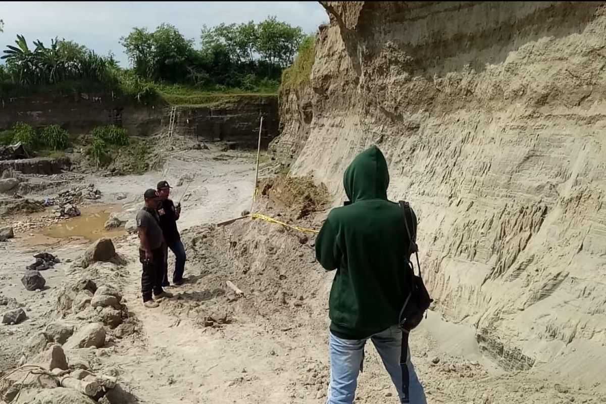 Pekerja tambang sirtu di Mojokerto tewas tertimbun longsoran material