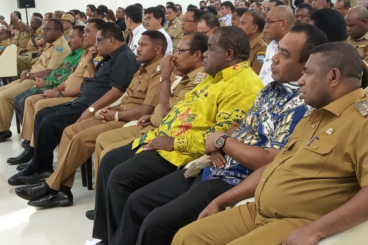 Rapat Kerja bupati se-Papua Barat di Wondama dipercepat