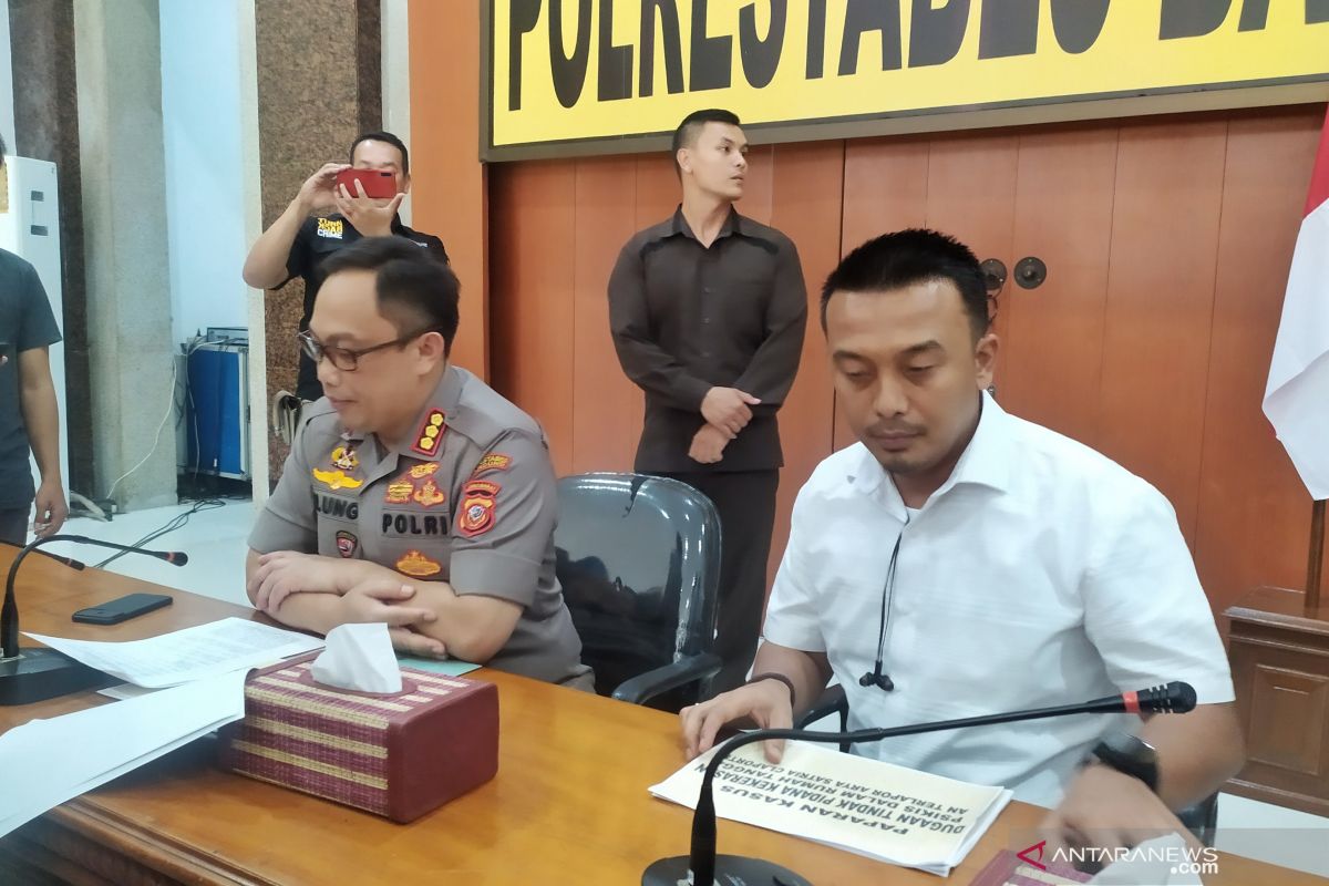Polrestabes Bandung tetapkan Arya suami Karen Idol jadi tersangka