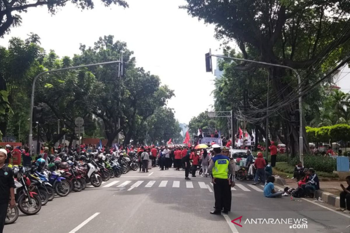 Polisi tutup akses Kebon Sirih  akibat aksi buruh di DPRD DKI