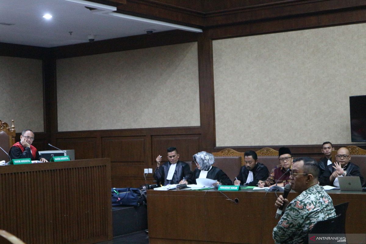 Mantan Sesmenpora sebut dimintai Rp5 miliar dengan ancaman pencopotan