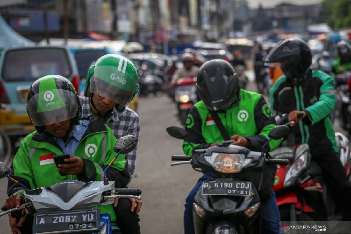 Berpergian dengan ojek "online" di tengah pandemi corona, amankah ?