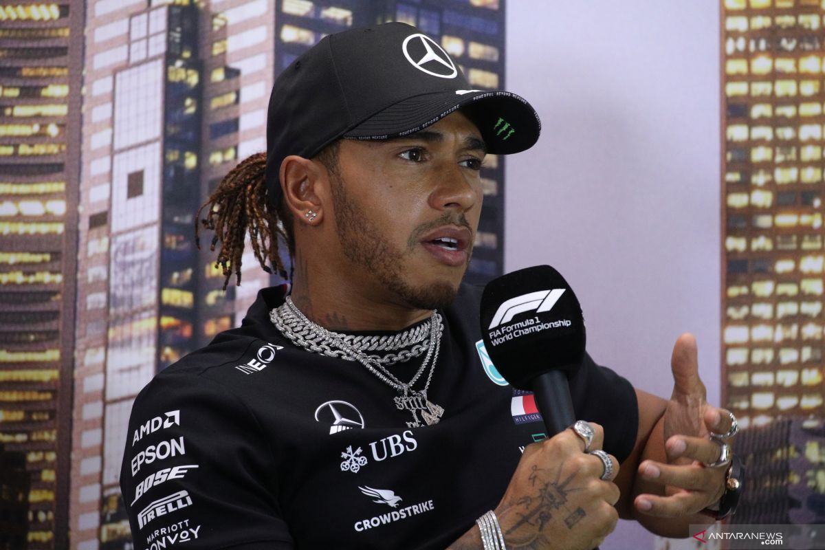 Ketika Juara dunia Formula 1 enam kali Lewis Hamilton kesulitan ungguli rekornya sendiri di video gim