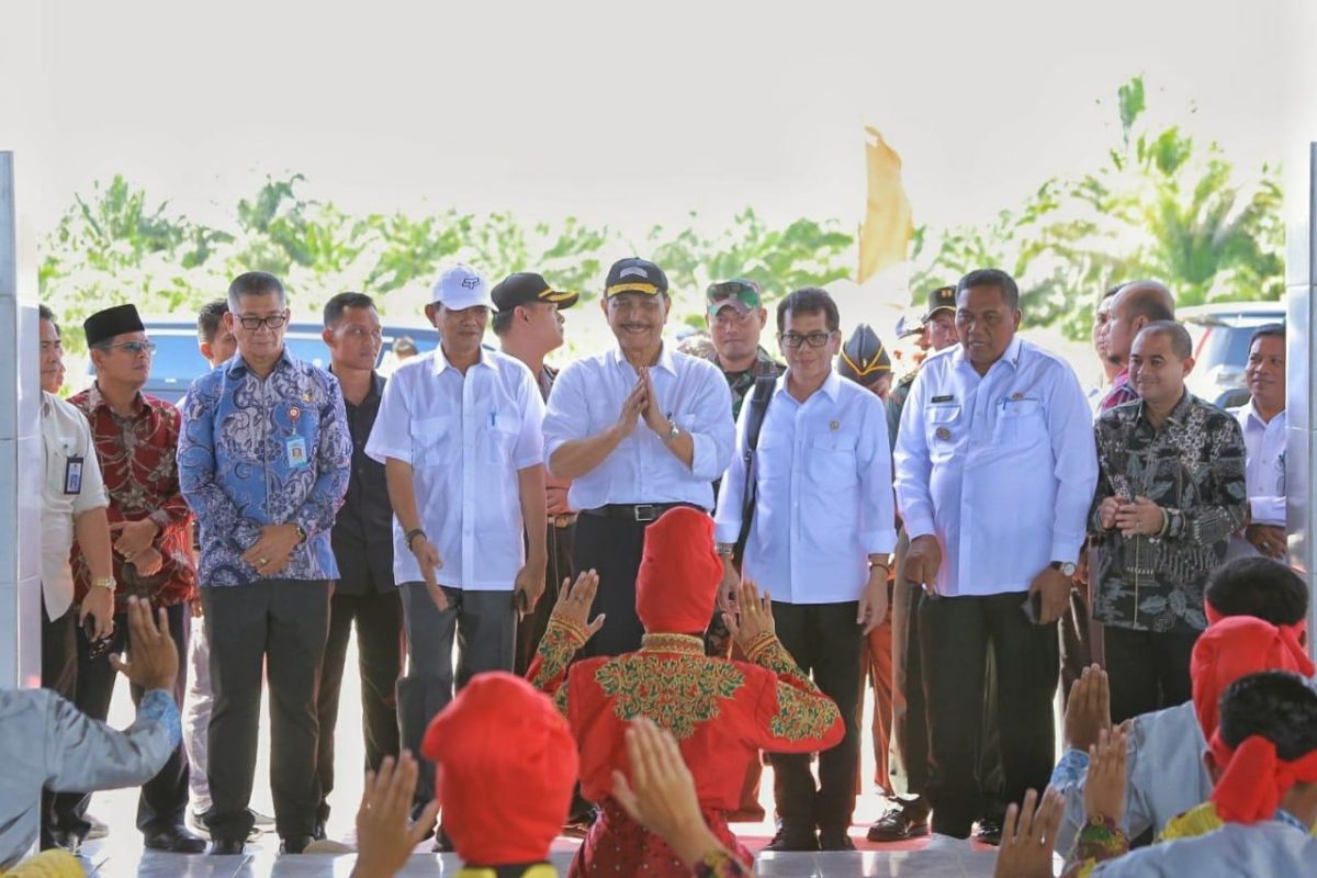 Luhut minta Kemenhub segera mulai perpanjangan Bandara Aceh Singkil