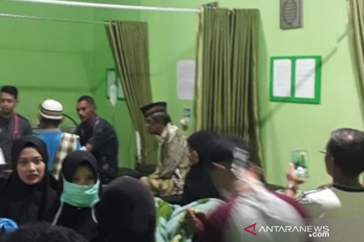 Usai makan ikan tongkol, warga ramai-ramai berobat ke puskesmas