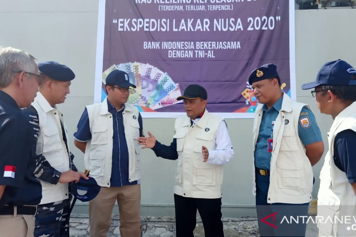 BI NTB mendistribusikan uang Rp4,4 miliar ke pulau tertinggal