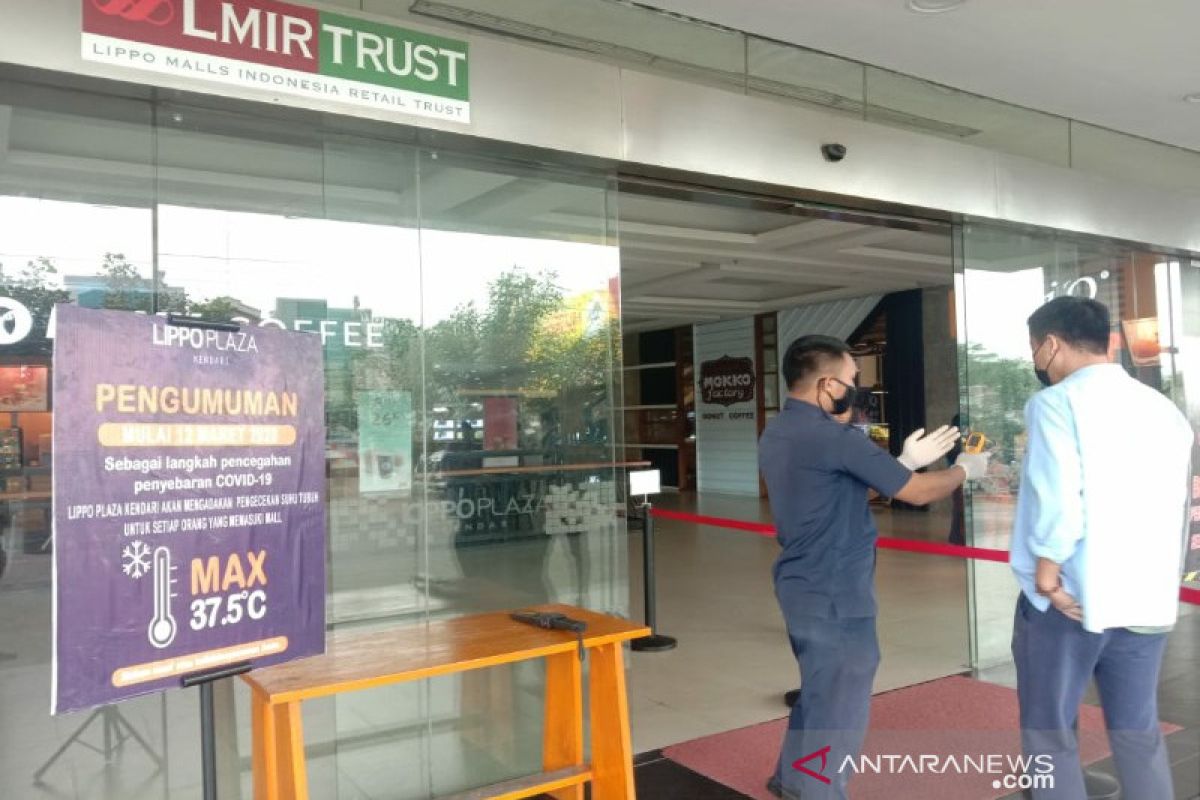 Antisipasi COVID-19, Lippo Plaza Kota Kendari cek suhu tubuh pengunjung