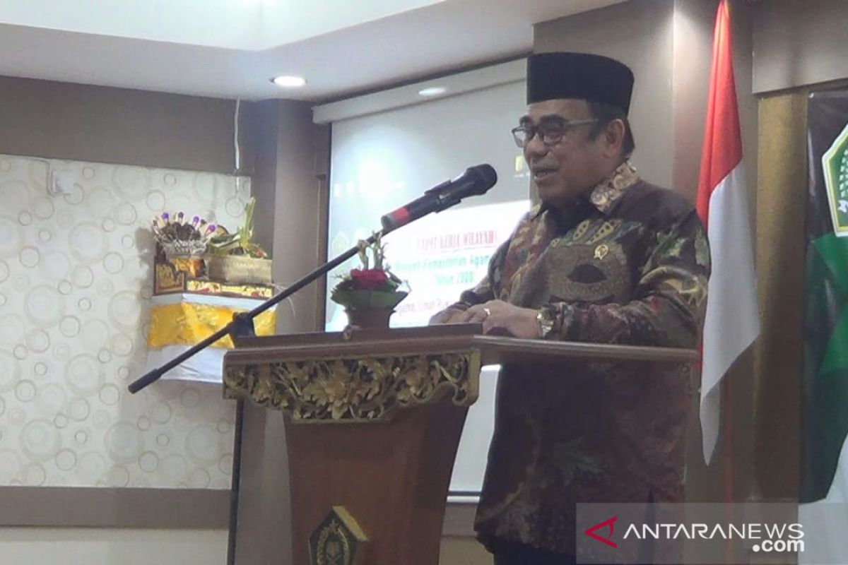 Menag imbau jamah menghilangkan sementara kebiasaan bersalaman dan 