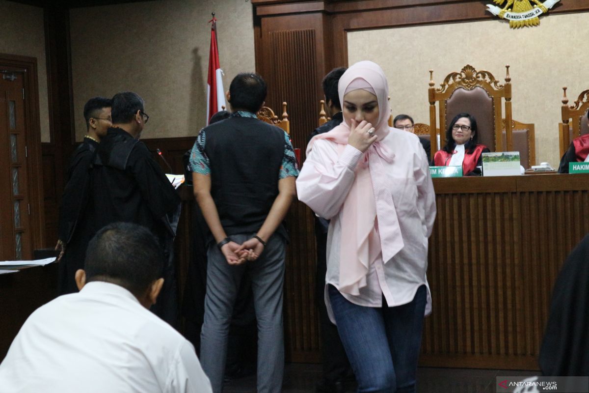 Jennifer Dunn akui dapat mobil mewah dari Wawan