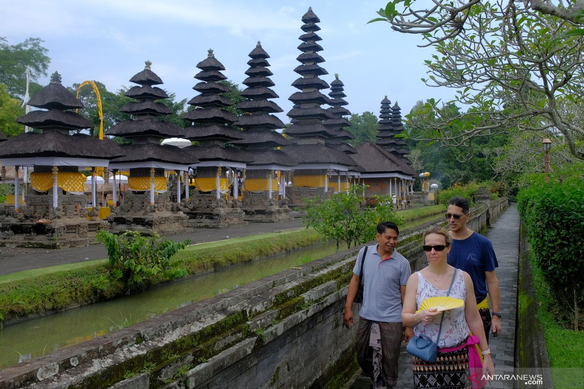 Aktivitas turis tanpa masker Bali jadi sorotan, ini kata gugus tugas