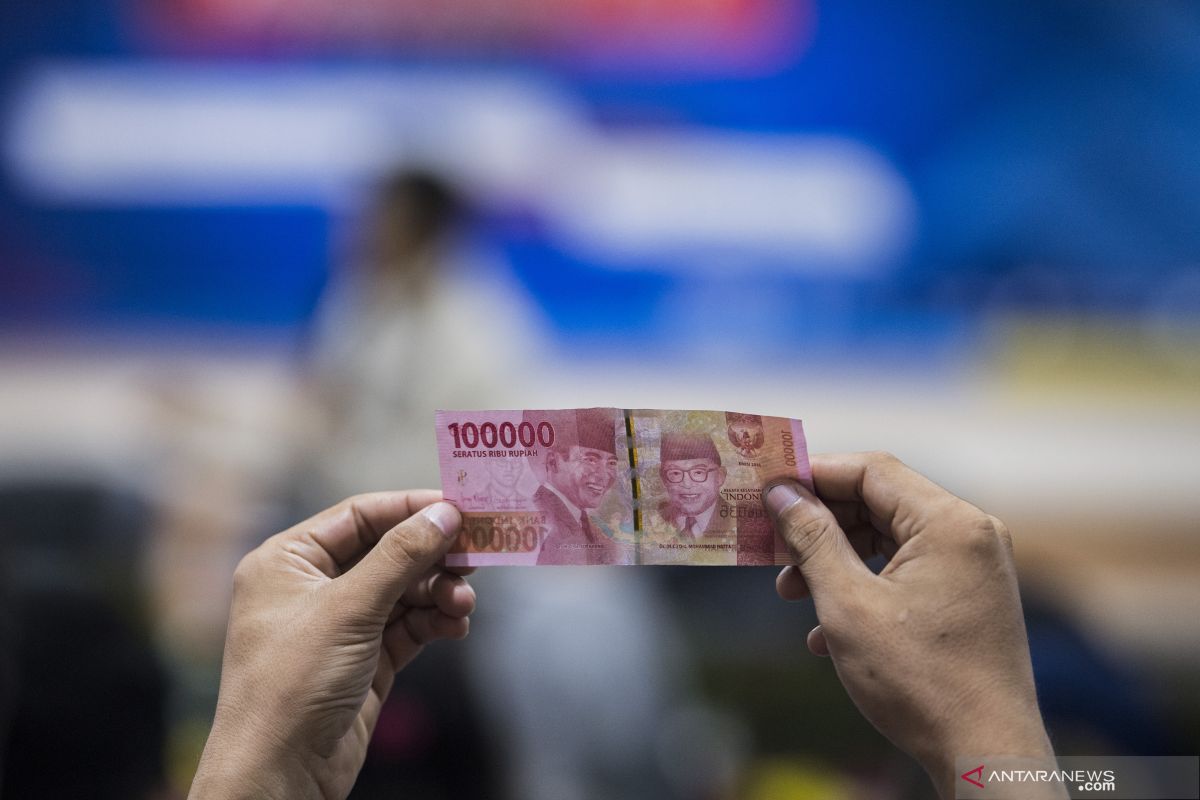 Rupiah akhir pekan terkoreksi seiring kejatuhan aset berisiko