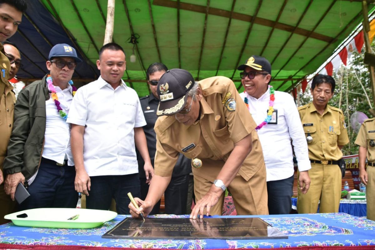 Jembatan gantung Nanga Ungai jadi urat nadi Kayan Hulu