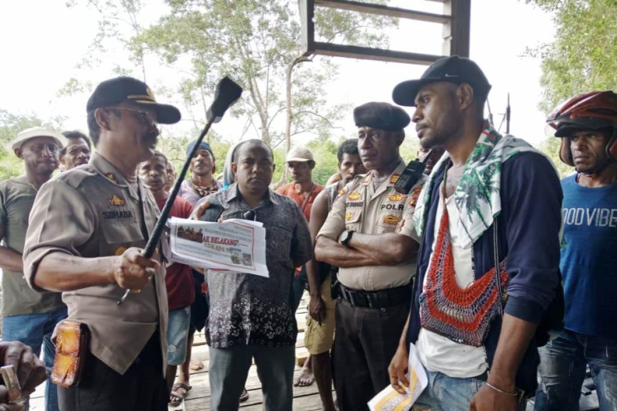 10 pelaku perusak Kantor Bupati Waropen wajib lapor