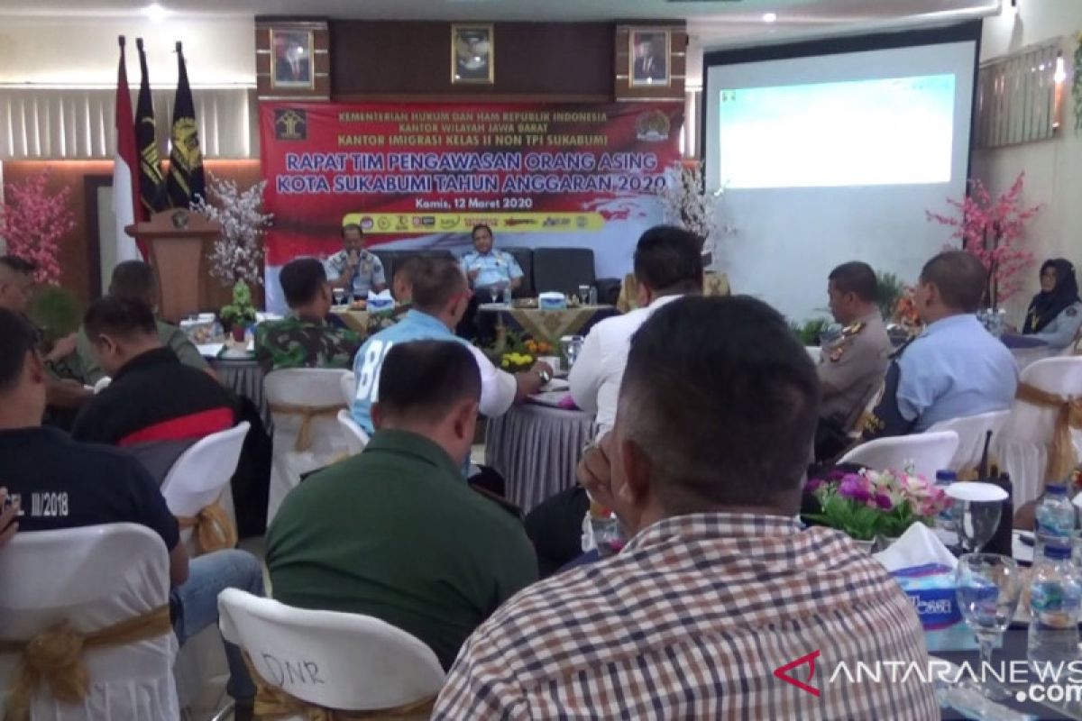 Imigrasi gandeng TNI dan Polri awasi orang asing cegah COVID-19