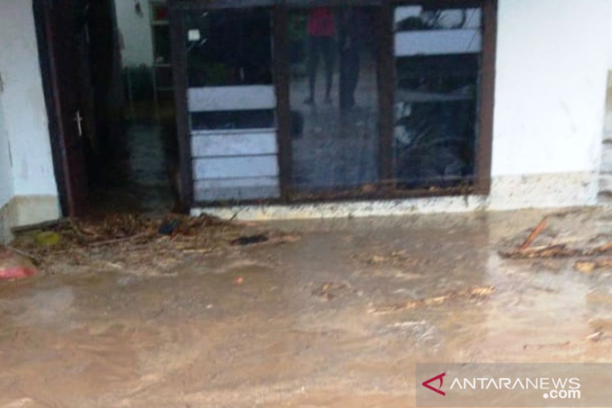 Sembilan rumah di Agam tertimbun material akibat banjir bandang