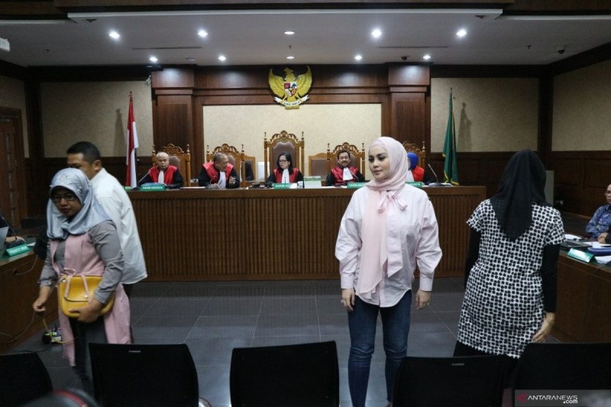 Wawan jadikan Jennifer Dunn sebagai humas tempat karoke