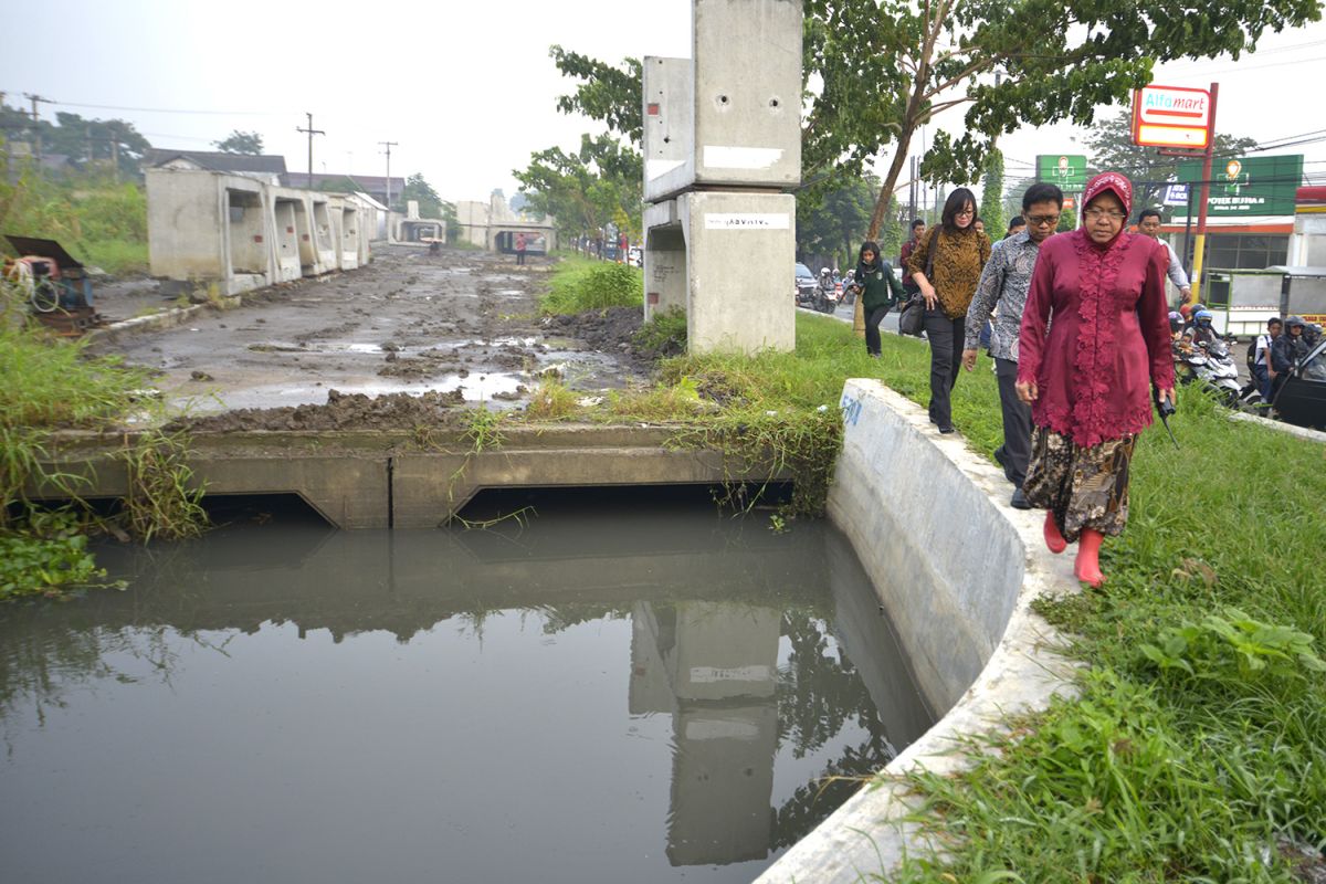 Pemkot Surabaya diminta awasi serius pelaksanaan proyek infrastruktur