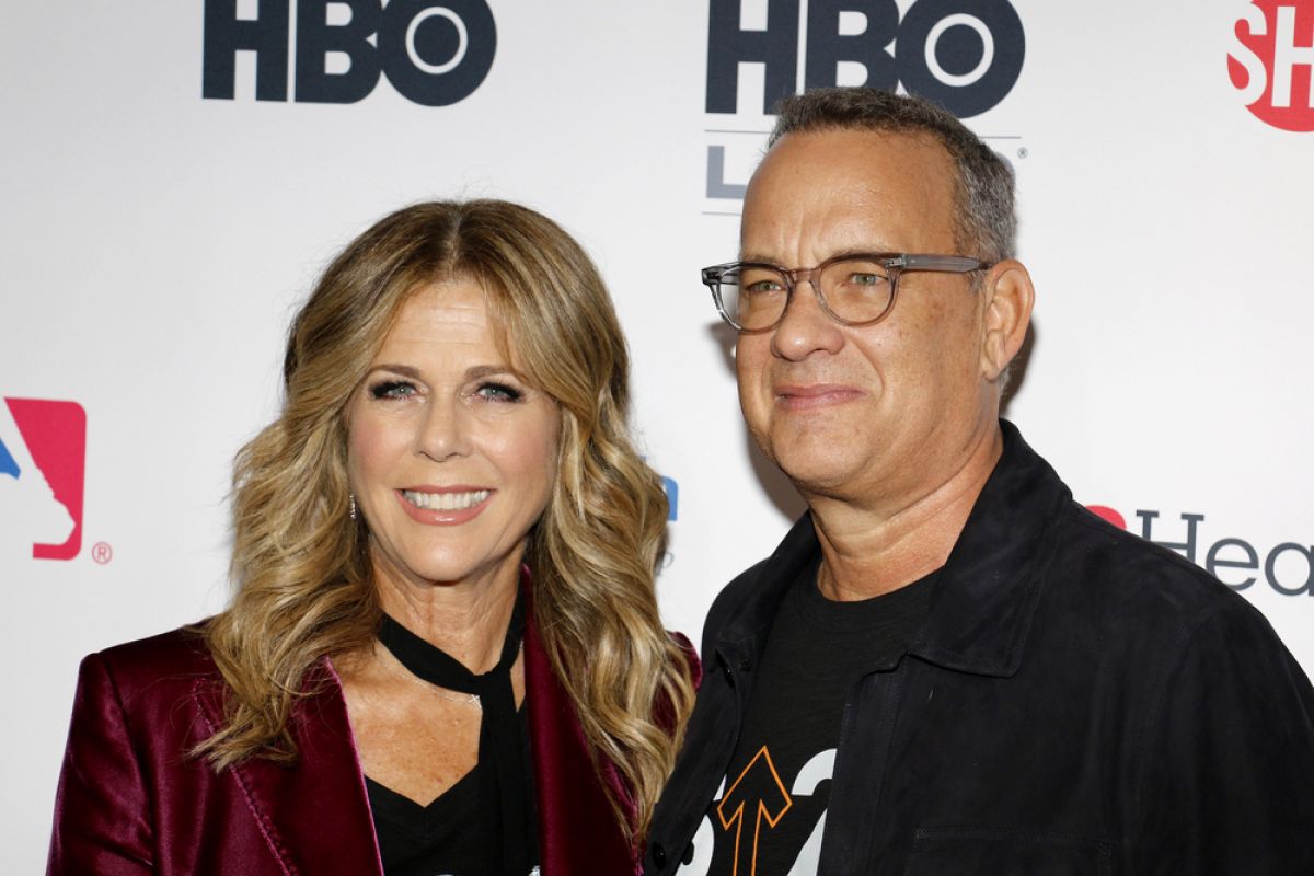 Sembuh dari corona, pasangan selebritas Tom Hanks dan Rita Wilson kembali ke LA