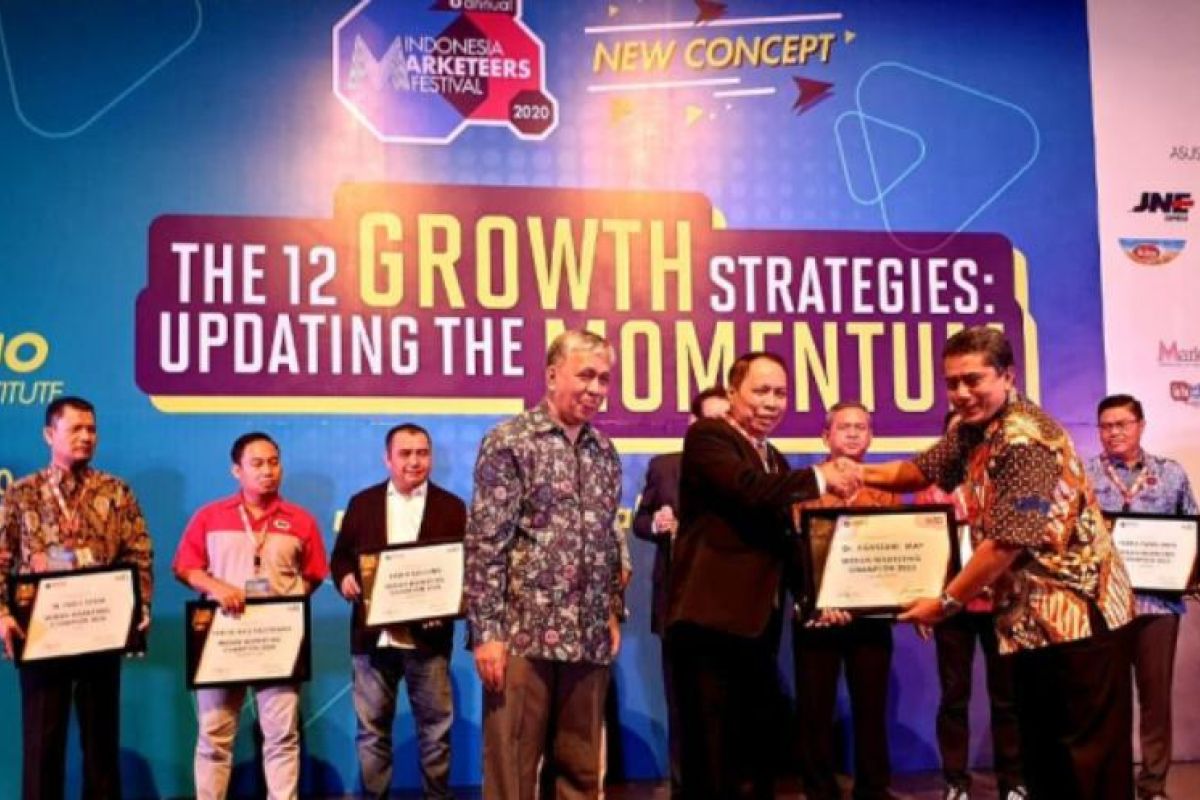 Rektor UMSU raih Industry Marketing Champion 2020 Kota Medan