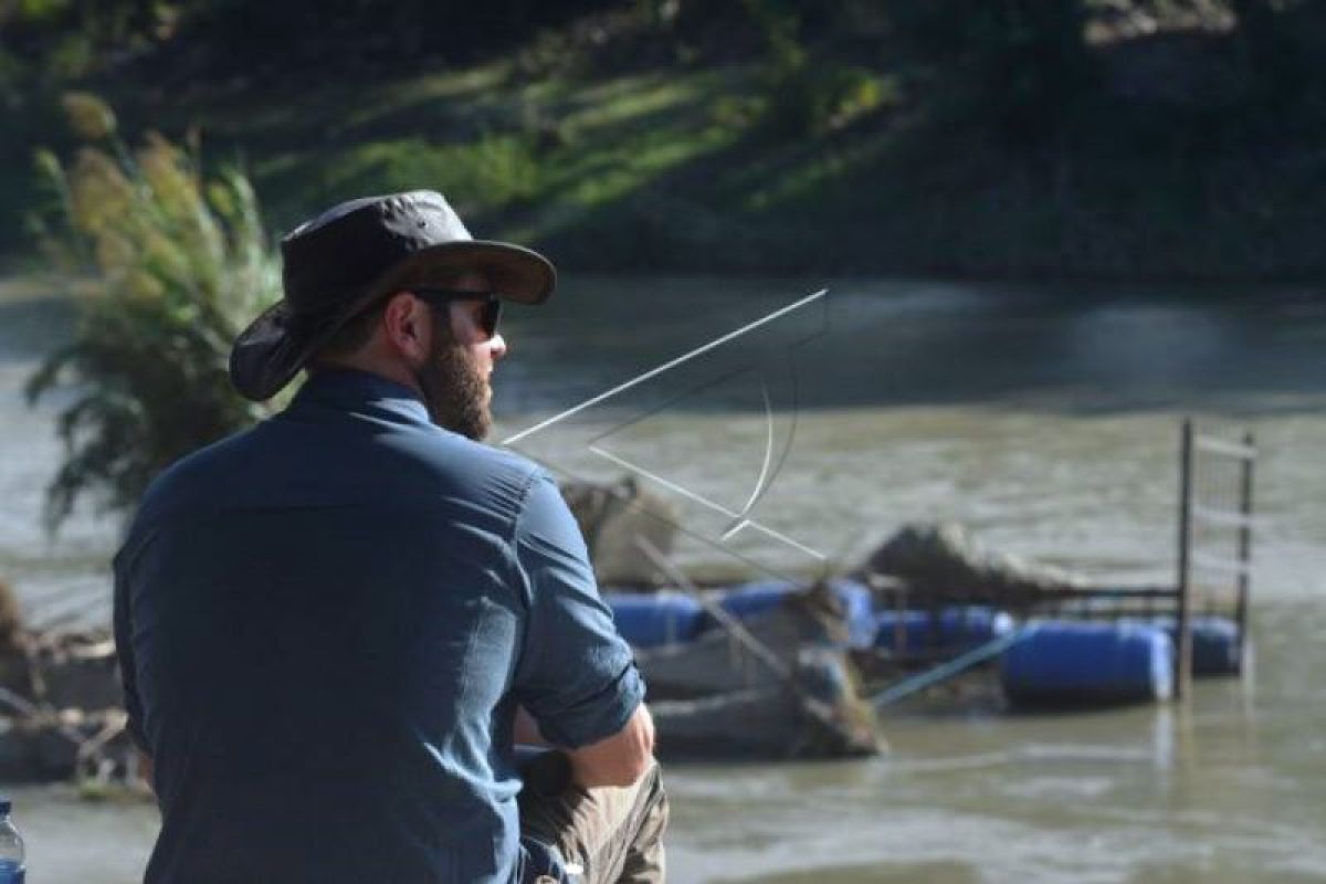 Upaya Penyelamatan Buaya Terjerat Ban