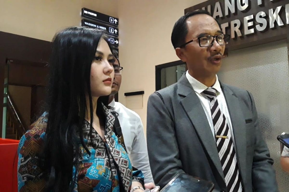 Diperiksa soal kasus carding, Sarah Gibson akan hati-hati terima 