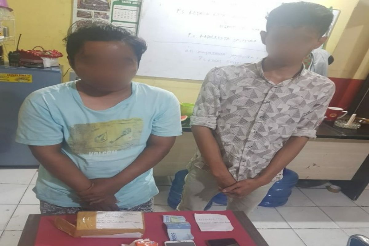 Polisi tangkap dua warga usai ambil paket sabu di Abepura